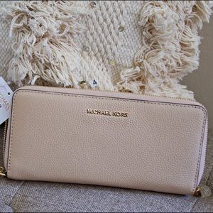 Crossgrain Leather Continental Wristlet